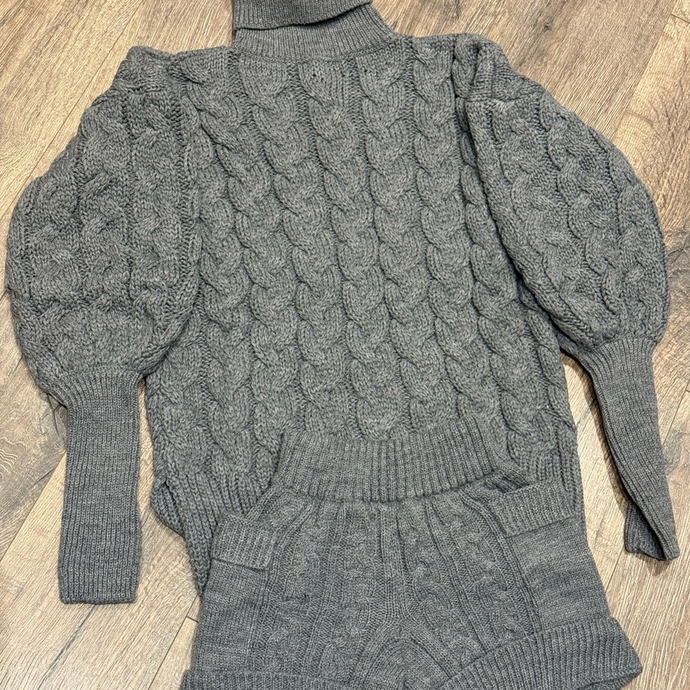 Sweater and short set - Picture 5 of 10